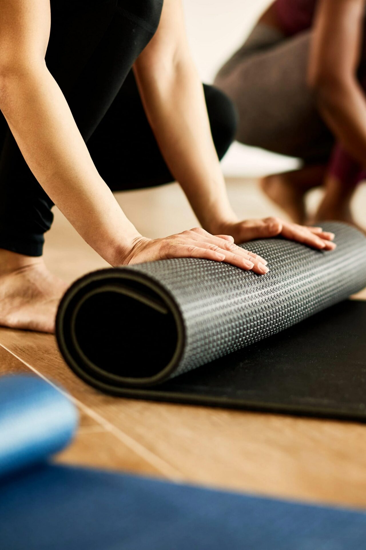 Professeur de Yoga dépliant sont tapis de sport